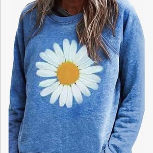 🌸 Daisy Sweatshirt! Light Blue Size M. Hardly worn!